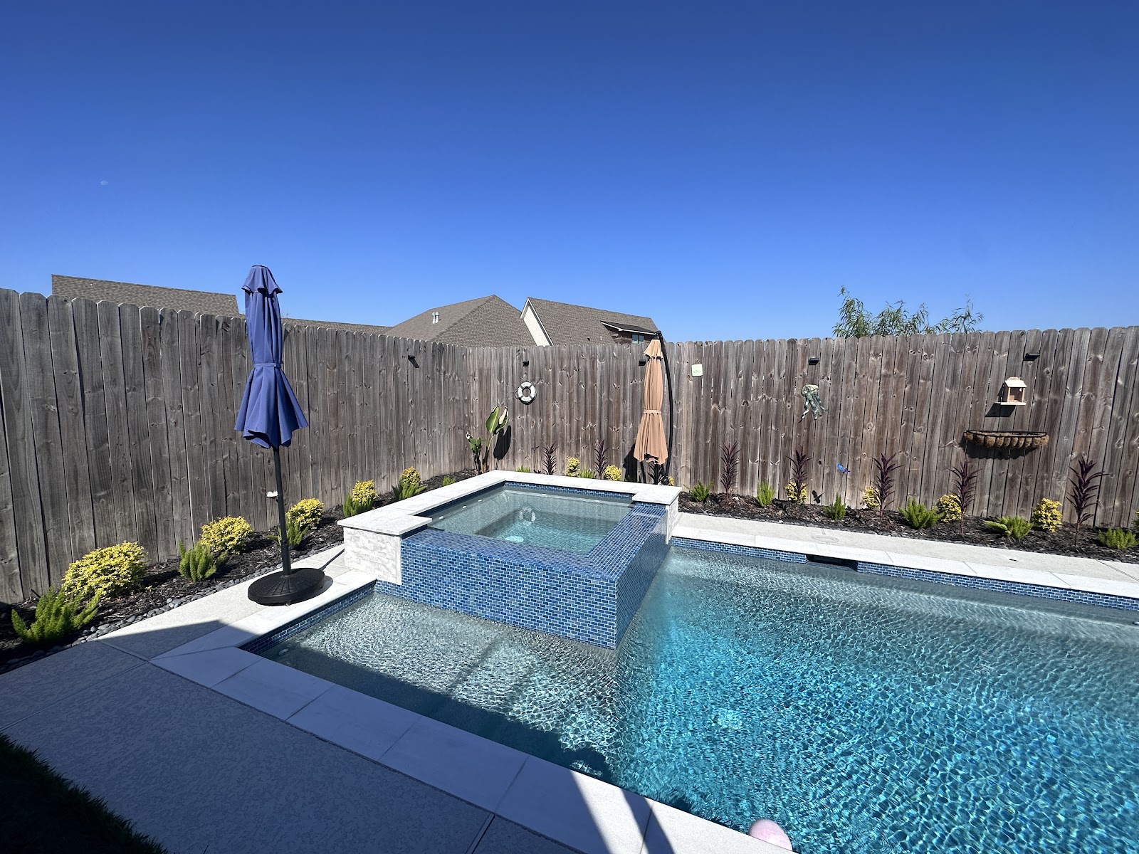 Large Family Pool with Water Features